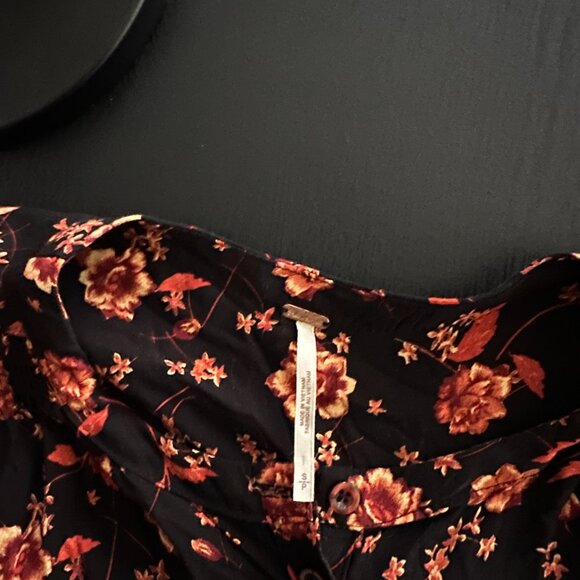 Free People Floral Boho Babydoll Dress – Black/Red Rose Print - Size Small - Picture 4 of 5